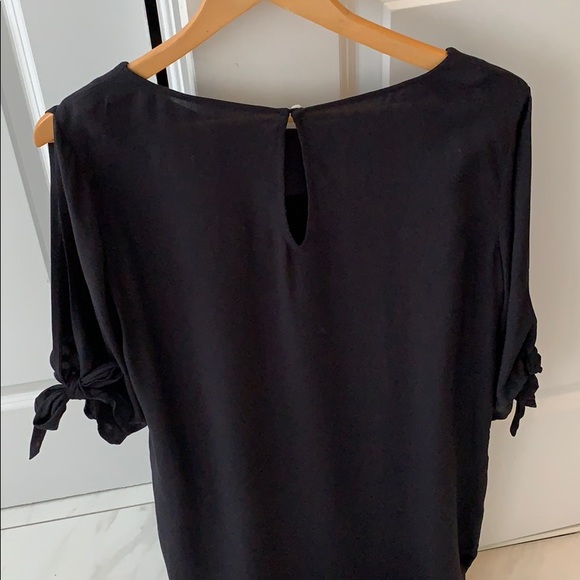 Open shoulder tie up sleeve dress - Picture 3 of 7